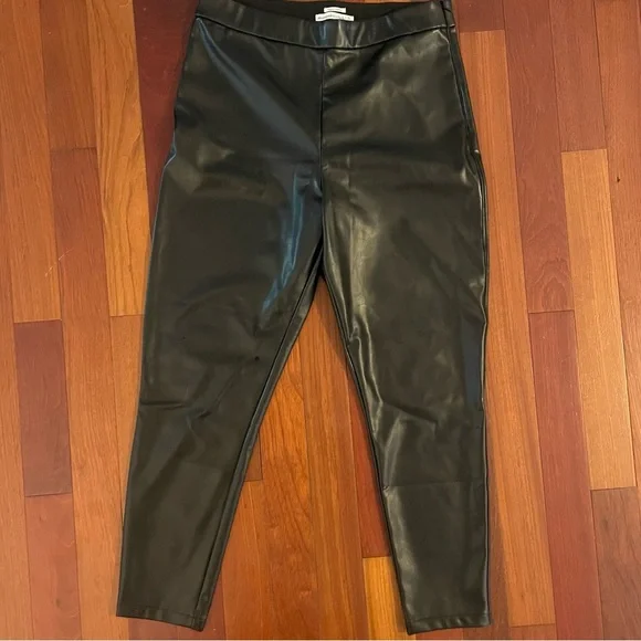 Abercrombie & Fitch Black Faux Leather Pants - Picture 2 of 9